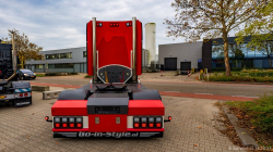 20251019-Tom-Holding-00034